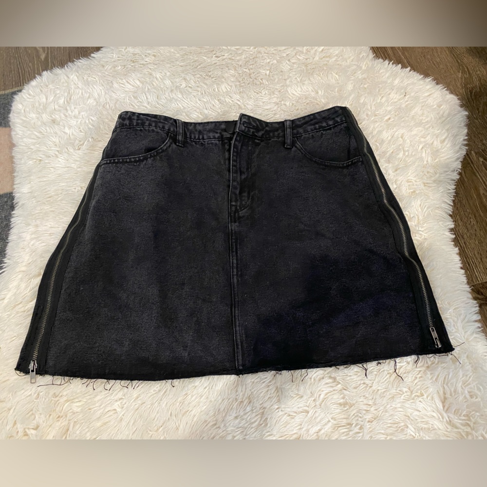 Forever 21 plus size black denim skirt with side zipper details back pockets 0X